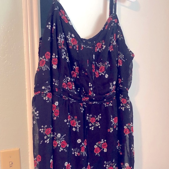 🌹 Torrid Floral Cami 🌹 - Picture 2 of 9
